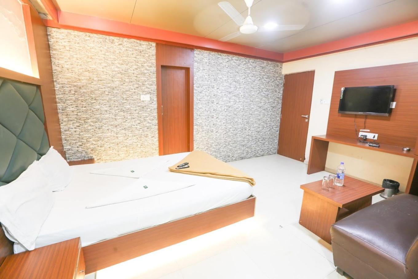 Sahara Lodging & Boarding Hotel Mira-Bhayandar Bagian luar foto